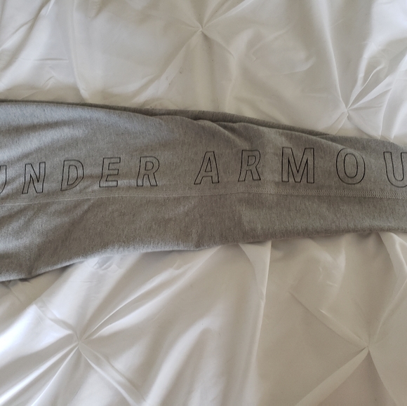 Under Amour pants - Picture 2 of 3